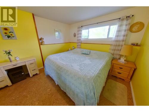 3635 Phillips Road, Creston, BC - Indoor Photo Showing Bedroom