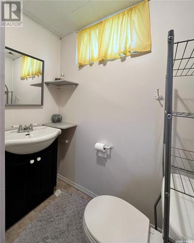 1490 Nicholson Road, Estevan, SK - Indoor Photo Showing Bathroom