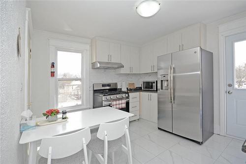 4744 Morrison Street, Niagara Falls, ON - Indoor Photo Showing Kitchen