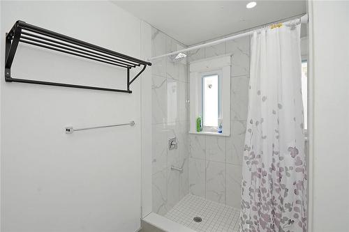4744 Morrison Street, Niagara Falls, ON - Indoor Photo Showing Bathroom