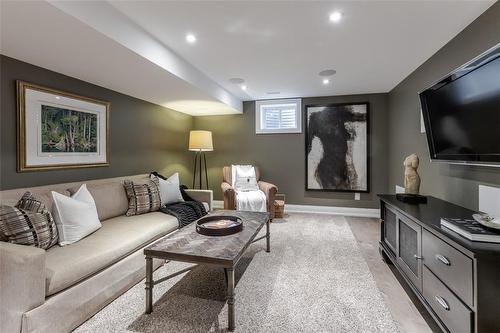 357 Cardinal Avenue, Burlington, ON - Indoor Photo Showing Living Room