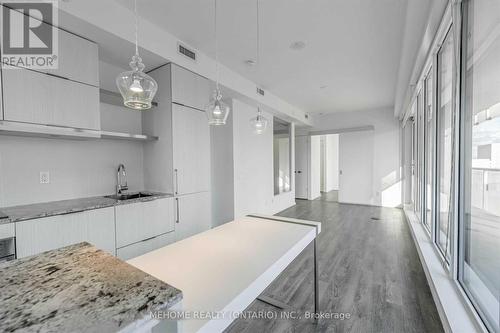 2109 - 197 Yonge Street, Toronto, ON - Indoor Photo Showing Kitchen With Upgraded Kitchen