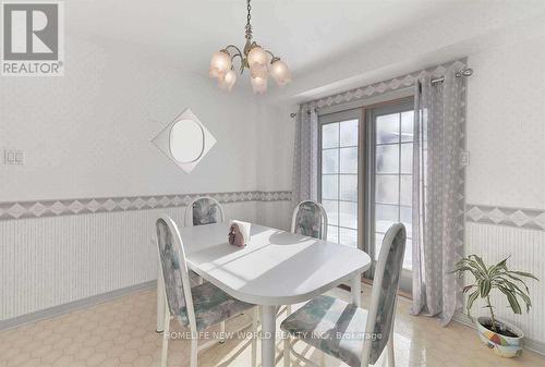 332 Salisbury Lane, Newmarket, ON - Indoor Photo Showing Dining Room