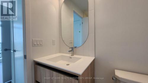 2401 - 7950 Bathurst Street, Vaughan, ON - Indoor Photo Showing Bathroom
