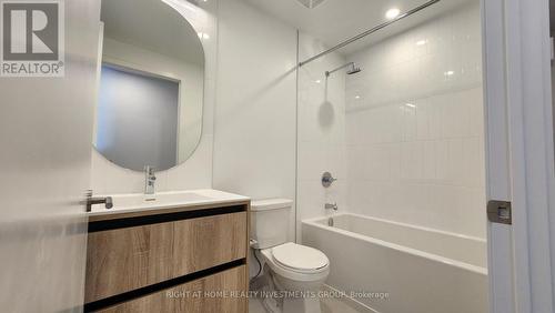 2401 - 7950 Bathurst Street, Vaughan, ON - Indoor Photo Showing Bathroom