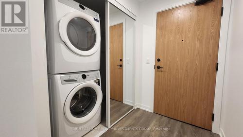 2401 - 7950 Bathurst Street, Vaughan, ON - Indoor Photo Showing Laundry Room