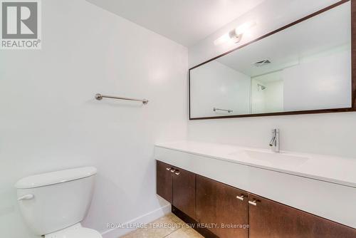 314 - 21 Nelson Street, Toronto, ON - Indoor Photo Showing Bathroom