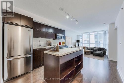314 - 21 Nelson Street, Toronto, ON - Indoor Photo Showing Kitchen With Upgraded Kitchen