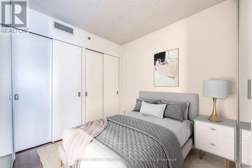 314 - 21 Nelson Street, Toronto, ON - Indoor Photo Showing Bedroom