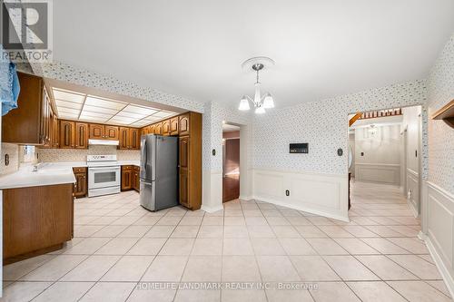 19 Dorian Place, Vaughan, ON - Indoor Photo Showing Kitchen