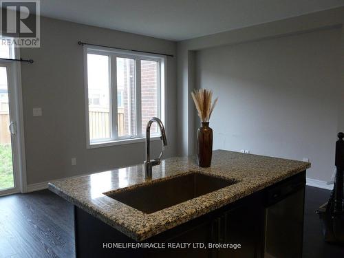 66 Clifford Crescent, New Tecumseth, ON - Indoor Photo Showing Kitchen