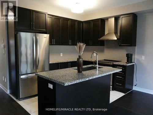 66 Clifford Crescent, New Tecumseth, ON - Indoor Photo Showing Kitchen With Upgraded Kitchen