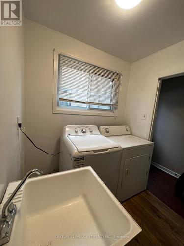 1511 Swanage Crescent, Mississauga, ON - Indoor Photo Showing Laundry Room