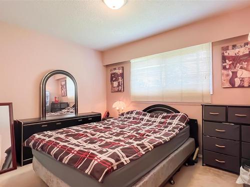 2033 Ardwell Ave, Sidney, BC - Indoor Photo Showing Bedroom