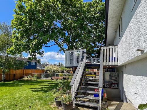 2033 Ardwell Ave, Sidney, BC - Outdoor
