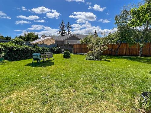 2033 Ardwell Ave, Sidney, BC - Outdoor