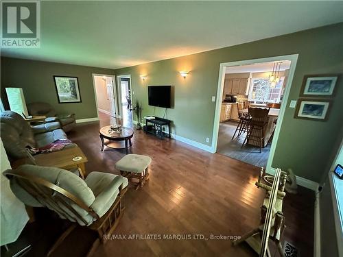 18700 County Road 24 Road, North Glengarry, ON - Indoor Photo Showing Living Room