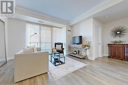 207 - 25 Baker Hill Boulevard, Whitchurch-Stouffville, ON - Indoor Photo Showing Living Room