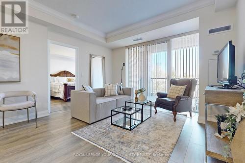 207 - 25 Baker Hill Boulevard, Whitchurch-Stouffville, ON - Indoor Photo Showing Living Room