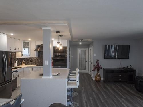 1105 405 Waverly Street, Thunder Bay, ON - Indoor Photo Showing Kitchen