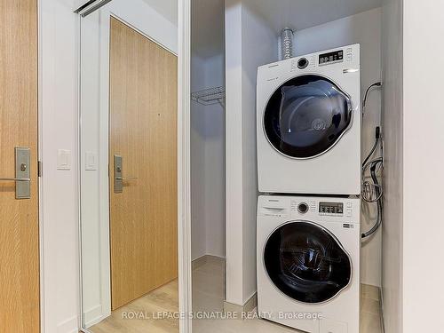 321-150 Logan Ave, Toronto, ON - Indoor Photo Showing Laundry Room