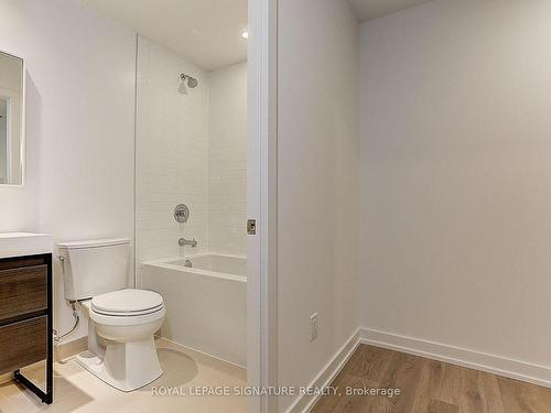 321-150 Logan Ave, Toronto, ON - Indoor Photo Showing Bathroom
