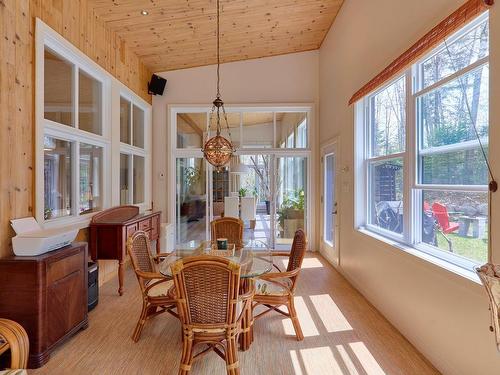 Family room - 34 Ch. Lac-Léon, Saint-Donat, QC - Indoor Photo Showing Living Room