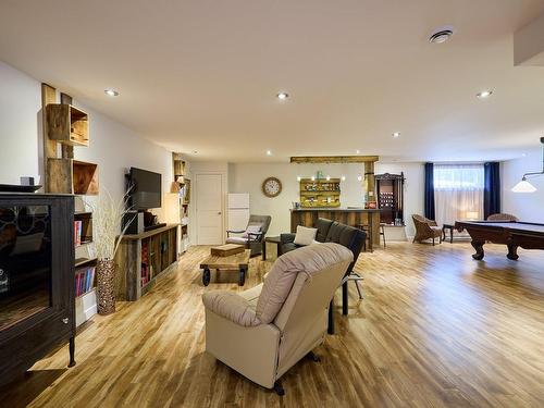 Salle familiale - 34 Ch. Lac-Léon, Saint-Donat, QC - Indoor Photo Showing Living Room