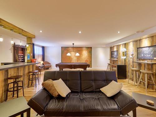 Salle familiale - 34 Ch. Lac-Léon, Saint-Donat, QC - Indoor Photo Showing Living Room