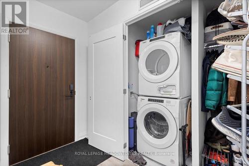 302 - 280 Howland Avenue, Toronto, ON - Indoor Photo Showing Laundry Room