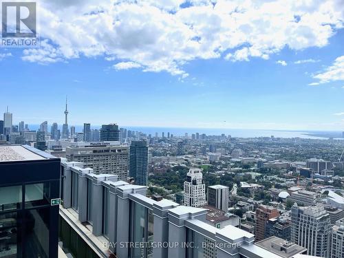 1904 - 1 Yorkville Avenue, Toronto, ON - Outdoor With View