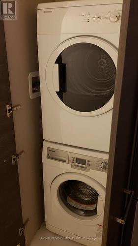 301 - 28 Wellesley Street E, Toronto, ON - Indoor Photo Showing Laundry Room