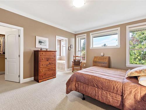2240 Leighton Rd, Nanaimo, BC - Indoor Photo Showing Bedroom