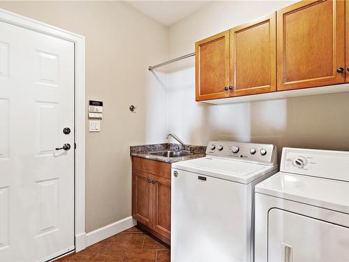 2240 Leighton Rd, Nanaimo, BC - Indoor Photo Showing Laundry Room
