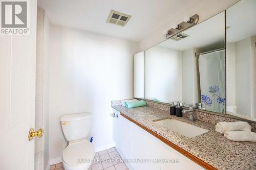 1010 - 410 Mclevin Avenue, Toronto, ON - Indoor Photo Showing Bathroom