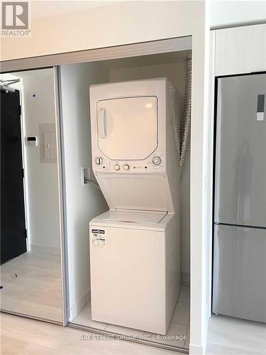 2603 - 501 Yonge Street, Toronto, ON - Indoor Photo Showing Laundry Room