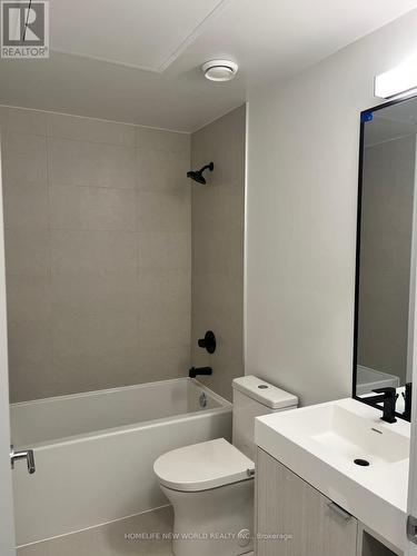 716 - 250 Lawrence Avenue W, Toronto, ON - Indoor Photo Showing Bathroom