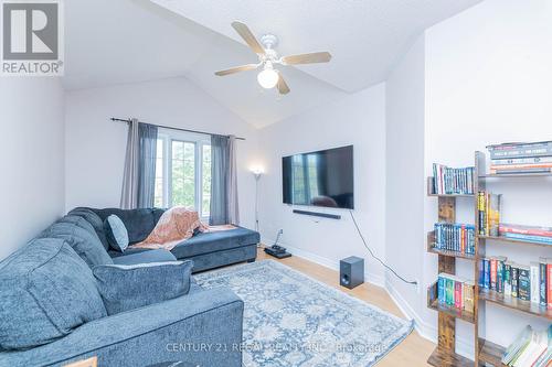 80 Snedden Avenue, Aurora, ON - Indoor Photo Showing Living Room