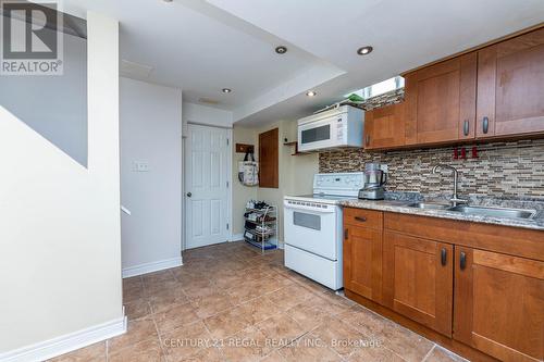 80 Snedden Avenue, Aurora, ON - Indoor Photo Showing Kitchen With Double Sink