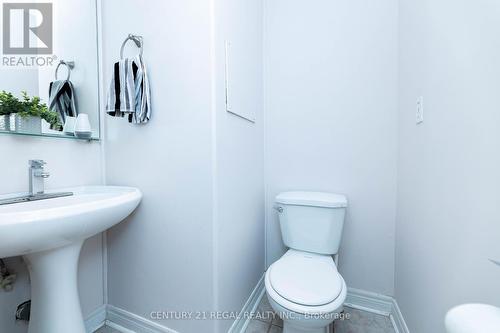 80 Snedden Avenue, Aurora, ON - Indoor Photo Showing Bathroom