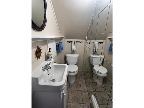 232 14Th Avenue S, Cranbrook, BC - Indoor Photo Showing Bathroom