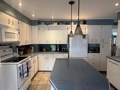 232 14Th Avenue S, Cranbrook, BC - Indoor Photo Showing Kitchen