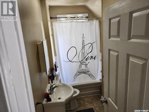 1533 Garnet Street, Regina, SK - Indoor Photo Showing Bathroom