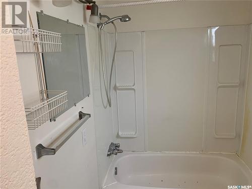 1160 Garnet Street, Regina, SK - Indoor Photo Showing Bathroom