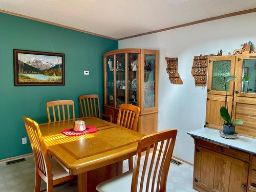 16 - 1500 Neimi Road, Christina Lake, BC - Indoor Photo Showing Dining Room