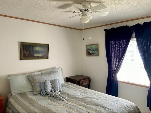 16 - 1500 Neimi Road, Christina Lake, BC - Indoor Photo Showing Bedroom