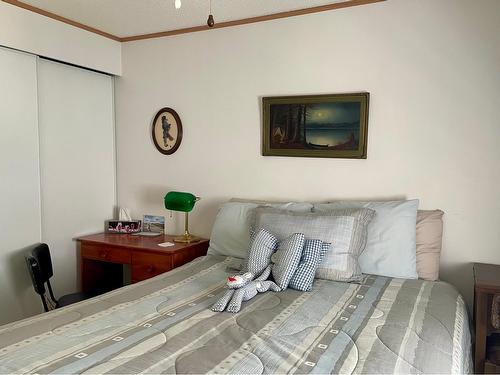 16 - 1500 Neimi Road, Christina Lake, BC - Indoor Photo Showing Bedroom