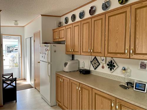 16 - 1500 Neimi Road, Christina Lake, BC - Indoor Photo Showing Kitchen