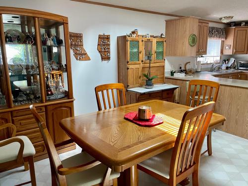 16 - 1500 Neimi Road, Christina Lake, BC - Indoor Photo Showing Dining Room