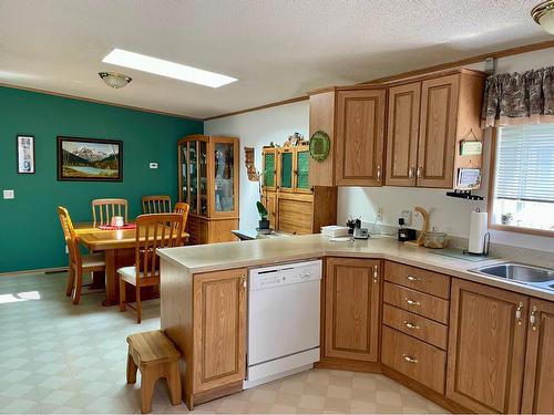 16 - 1500 Neimi Road, Christina Lake, BC - Indoor Photo Showing Kitchen